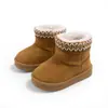 Botas de neve de renda para bebê com forro de pelúcia, botas de algodão com sola grossa para meninos e meninas, simples e versáteis, sapatos curtos de algodão quentes