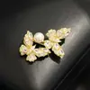 Broche de Perla Mariposa Elegante de Gama Alta para Mujer, Pin de Solapa Exquisito de Zirconia de Gama Alta de Nicho para Chaqueta de Traje