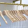Loja de Roupas Personalizada com Logo Cabide de Madeira Especial Cabide de Madeira Maciça para Roupas Femininas Cabide de Madeira Maciça para Roupas com Revestimento Antiderrapante