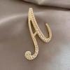 Broche de letras de pérolas com design de estilo coreano Moda feminina ins Trendy Distintivo Bonito Estilo japonês Simples All-match Acessórios da moda
