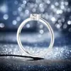 Anillo Cuadrado de Plata de Ley S925 con Corte de Tres Flores y Moissanita, Artesanía Italiana, Anillo Versátil Simple y Elegante para Mujer al por Mayor