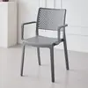 Cadeira de Jantar Plástica Respirável Nórdica Vazada, Espessada e Empilhável, Adequada para Sala de Jantar e Estudo em Casa, Confortável para Sentar por Longos Períodos, Cadeira de Lazer com Encosto
