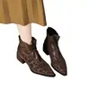 Botas de moda de algodão pelúcia com estampa de leopardo e bico fino para mulheres, novo estilo outono e inverno 2026, estilosas e de alta qualidade, botas estilo Martin chamativas para rua com salto grosso