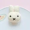 Venta al por mayor de fábrica Peluche Relleno de Algodón Conejo DIY Accesorios para Zuecos Flores para Zapatos Joyería Acrílica Accesorios Parches para Pasador de Pelo