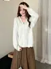 Abrigo-suéter 3D floral con cuello en V inspirado en el diseño 2026 Otoño/Invierno Nuevo Estilo Coreano Suave Cárdigan de Punto para Mujer