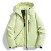 Nuevo abrigo deportivo casual de algodón para exteriores de otoño e invierno para hombres y mujeres, chaqueta de esquí gruesa a prueba de viento cálida de lana de oveja integrada para parejas