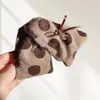 Presilha de Cabelo Triângulo de Pelúcia com Laço Estampa Leopardo Bolinhas para Mulheres, Presilha Grande de Tubarão para Outono e Inverno, Acessório de Cabelo