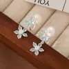 Nuevos Pendientes 2025 Zirconia Incrustada Pendientes de Flor y Mariposa Colgante Largo Fresco Accesible Lujo Bobina de Mosquito Clip para Oreja