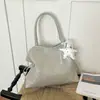 Bolsa tote europeia e americana de grande capacidade para compras, bolsa de ombro moderna para usar sob o braço, bolsa de mão de nicho única e estilosa