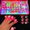 Anillo luminoso directo de fábrica para Halloween, luz de dedo con flash de anillo, LED, calabaza de Navidad, cabeza de fantasma, anillos de juguete para niños