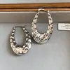 Pendientes metálicos plisados en forma de U transfronterizos europeos y americanos, vintage, sencillos, elegantes, exquisitos, de lujo ligero, pendientes de alta gama para mujer