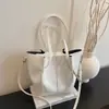 Bolsa tote grande capacidade estilo coreano para mulheres, novo modelo 2026, bolsa de ombro tipo balde casual para o dia a dia, bolsa da moda casual tendência