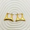 Moda Europea y Americana Pendientes de Acero Inoxidable Temperamento Dorado Versátiles Sensación de Alta Gama Resistentes al Color Retro Nicho Pendientes de Botón Adornos para Orejas