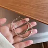 Arete Redondo Simple Estilo Europeo y Americano Aguja Plateada Moda Nicho Versátil Pieza Elegante Aretes de Anillo Lujo Ligero Accesorios de Oreja de Alta Gama para Mujeres