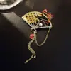 Broche de Abanico de Borla Flor de Ciruelo Estilo Chino de Alta Gama para Mujer Exquisito Broche de Flor Perla Retro Accesorios Cheongsam Pin