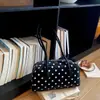 Bolsa de Bolinhas Vermelha da Moda Feminina 2026 Verão Nova Tendência Grande Capacidade Bolsa de Ombro Único Estilosa Versátil Bolsa para o Dia a Dia debaixo do Braço