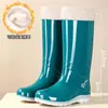Nuevas Botas de Lluvia Cuatro Estaciones para Mujer de Caña Alta Moda para Exteriores Impermeables Antideslizantes Resistentes al Desgaste Suela Suave Ligeras Zapatos de Agua para Adultos Botas de Goma