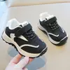 Zapatos Deportivos Infantiles Zapatos para Niños 2026 Primavera/Otoño Nuevo Estilo Suela Suave Versátil Zapatos Forrest Gump Estudiantes de Primaria Transpirables Zapatos para Correr