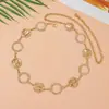 Corrente de cintura dourada estilo disco para férias transfronteiriças, um cinto metálico moderno estilo étnico para usar com vestidos