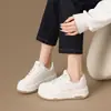 Zhr Zapatos Blancos de Suela Gruesa para Aumentar la Altura Estilo Campus Otoño e Invierno 2025 Zapatos Deportivos Versátiles para Estudiantes Zapatos de Plataforma Pequeña
