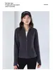 Chamarra de forro polar ajustada para mujer, con cuello alto, diseñada para usarse como capa interior o como prenda exterior cortavientos