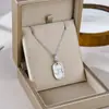 Nuevo producto transfronterizo: Cadena de clavícula elegante y versátil de lujo ligero con incrustaciones de microdiamantes, collar de acero de titanio, accesorio de joyería que no se decolora