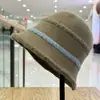 Sombrero de cubo de punto pequeño para adelgazar la cara, estilo nuevo de otoño e invierno para mujer, sombrero de cloche de punto versátil y cálido para el sol, sombrero a prueba de viento