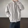 Nueva Chaqueta de Vuelo Estilo Harajuku Gris Claro con Cuello Alto para Hombre, Chaqueta Corta de Béisbol Americana con Retazos