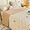 26 Juego Nuevo de Cubrecama de Tres Piezas Leche Polar Engrosado Uso por Ambos Lados Suave Agradable a la Piel Lavable Ropa de Cama para el Hogar Cubrecama