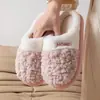 Zapatillas de algodón rizadas suaves y pegajosas, zapatillas caseras de bloqueo de color para otoño e invierno, suela gruesa resistente al desgaste, zapatillas cerradas de felpa cálida para pareja