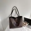 Bolsa Tote Moda Trendy de Inverno para o Trabalho Sob o Braço Nicho 2025 Nova Grande Capacidade Bolsa de Ombro Único Grande Capacidade