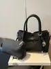 Bolso de Mano Pequeño de Moda y Tendencia para Mujer, Nuevo Bolso Cruzado Versátil Primavera/Verano 2026 con un Toque de Lujo para Salidas