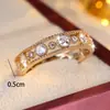 Anillo hueco retro francés transfronterizo, incrustación de circonita de alta venta, anillo de lujo ligero, elegante, de alta gama, simple y versátil para el trabajo