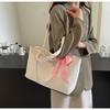 Bolsa grande estilo ocidental feminina, nova bolsa de ombro fashion de poliuretano macio, estilo verão 2024, bolsa casual explosiva com laço e cachecol