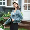 Foto real em estoque: Nova jaqueta jeans de design para o início do outono para mulheres, versátil, casual, macia e amiga da pele, azul