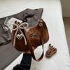Bolsa de Ombro para Axila com Design de Nicho Francês Feminina 2024 Nova Moda Elegante Estilo Ocidental Versátil Crossbody Pequena Quadrada