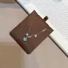 Colar Trevo de Diamante Azul para Mulheres, Estilo Francês, Corrente de Clavícula Versátil, Luxo Leve, Design de Nicho, Novo Modelo de Alta Qualidade