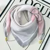Bufanda de Seda con Hebilla Magnética Pequeña, Bufanda Cuadrada Versátil Nueva Resistente al Frío, Bufanda Decorativa de Moda Cálida Estilo Coreano para Mujer de Otoño e Invierno