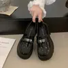 Mocasines de suela gruesa estilo británico para mujer, nuevo modelo otoño 2026, adecuados para combinar con faldas, zapatos slip-on de tacón grueso con suela blanda