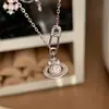 Collar con Broche de Saturno Plateado para Mujer, Elegante Sensación de Alta Gama, Cadena para Clavícula Otoño/Invierno, Diseño de Nicho Personalizado, Accesorio Versátil para Mujer