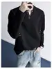 Camiseta de Manga Larga con Parches de Remaches Desconstruidos Estilo Americano Cuello en V Suéter para Hombre Primavera/Otoño Sencillo Versátil para el Trabajo Casual