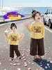 Conjunto de Otoño para Niñas 2026 Nueva Moda Dibujos Animados Encaje Camiseta de Manga Larga y Pantalones de Pierna Ancha Ropa de Otoño Moderna para Niños