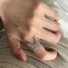 Novo Anel Borboleta Vazado com Artesanato Intricado, Exquisito e Moderno, Nicho de Luxo Leve de Alta Qualidade, Anel Aberto Ajustável Versátil para Mulheres
