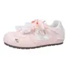 Zapatos de entrenamiento alemanes de encaje nuevos y de moda, versátiles, lindos, cómodos, transpirables, de malla simple, zapatos para mujer de alto valor