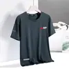 Verão leve luxo casual em torno do pescoço solto gelo seda malha manga curta secagem rápida respirável esportes masculinos cool T-shirt versátil