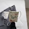 Bolsa Transversal Étnica Estilo Chinês Novo Transfronteiriça para Mulheres 2026 Nova Moda Bordada Estilo Nacional Pequena Bolsa para Celular