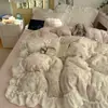 Juego de Cuatro Piezas de Terciopelo de Leche Tallado Grado Madre e Hijo Clase A Funda Nórdica con Encaje Estilo Francés Girly Más Terciopelo Terciopelo de Coral Sábana de Cama Otoño e Invierno 4