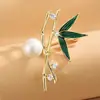 2022 corsage criativo de folha de bambu para casaco pin de lapela de roupa personalizado acessórios broche de pérola anti-exposição de alta qualidade