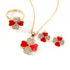 Conjunto de 3 piezas de collar, anillo y pendientes con diseño de trébol de cuatro hojas y diamantes transfronterizos, personalizado con costura de corazón a corazón y flor de cuatro hojas.