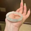 Pulsera de imitación de jade de alta calidad de Tian Shan con motivos florales, pulsera redonda de estilo chino nuevo vintage, fresca y versátil, un regalo de cumpleaños perfecto para una novia